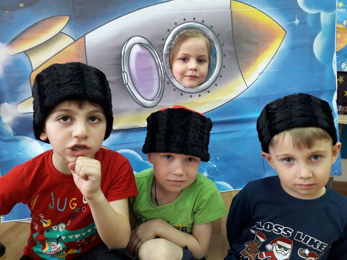 " Казачата" - смешанная дошкольная  группа №  2  "Космические просторы "фото зона .jpg